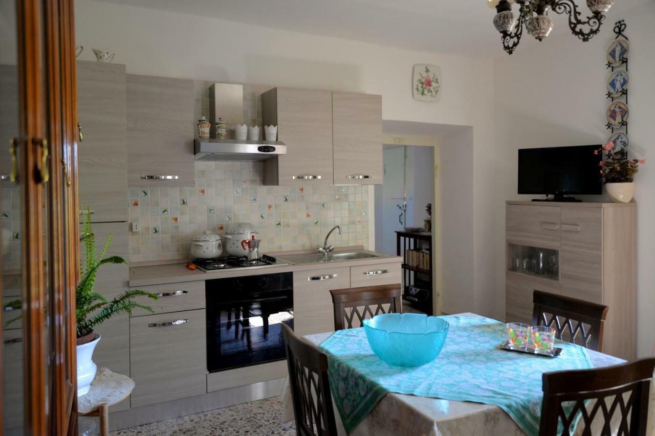 A Casa Di Carla Apartment แตร์ราชินา ภายนอก รูปภาพ